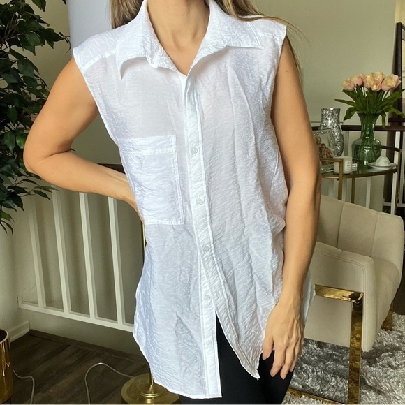 H&M Tops - H&M White Short Sleeves Collared White Buttoned Down Shirt Size M